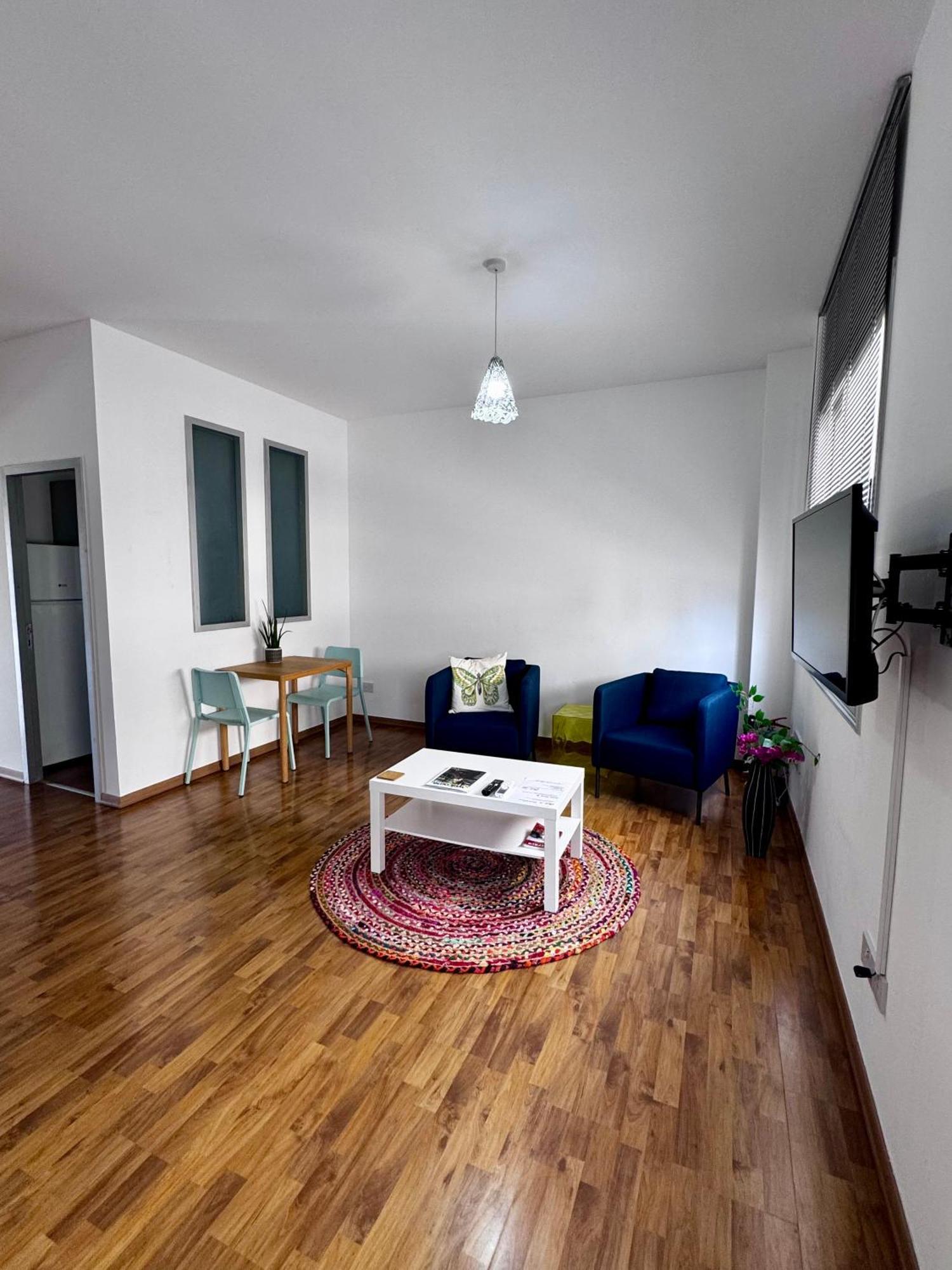 Lovely Studio Apartment In Pafos 외부 사진